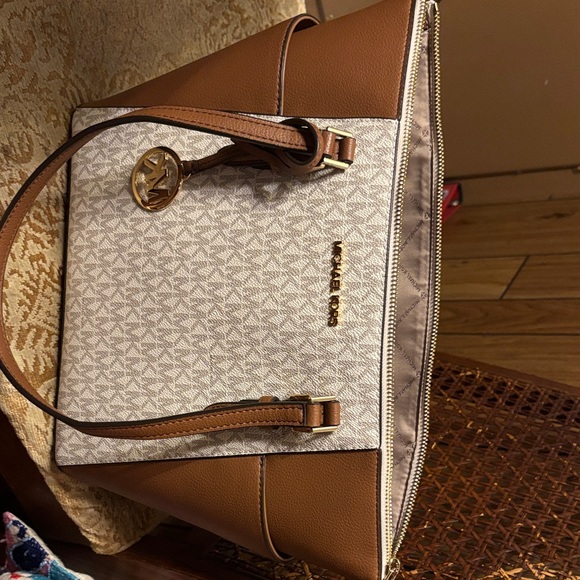 Michael Kors Tan and Cream Tote Bag - Picture 3 of 6